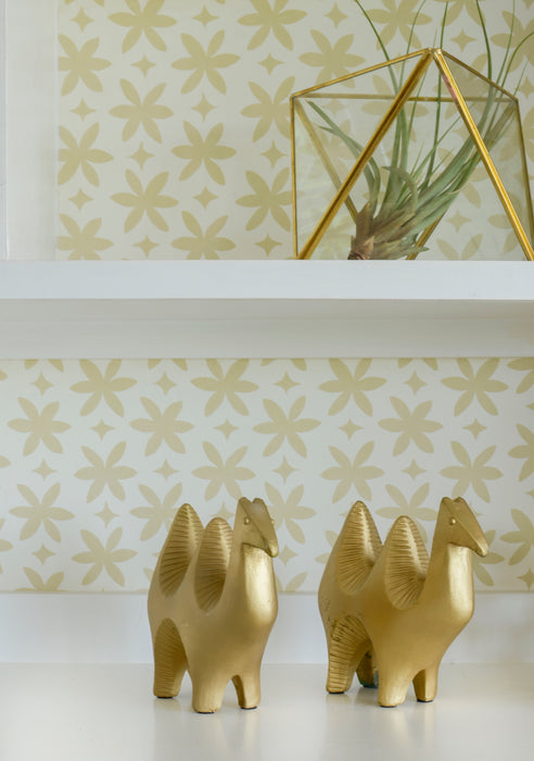 Metolius Naples Yellow Paper Flower Wallpaper Detail